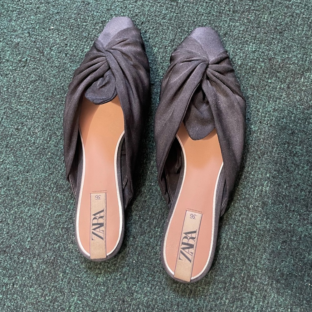 Black Zara flats size 6